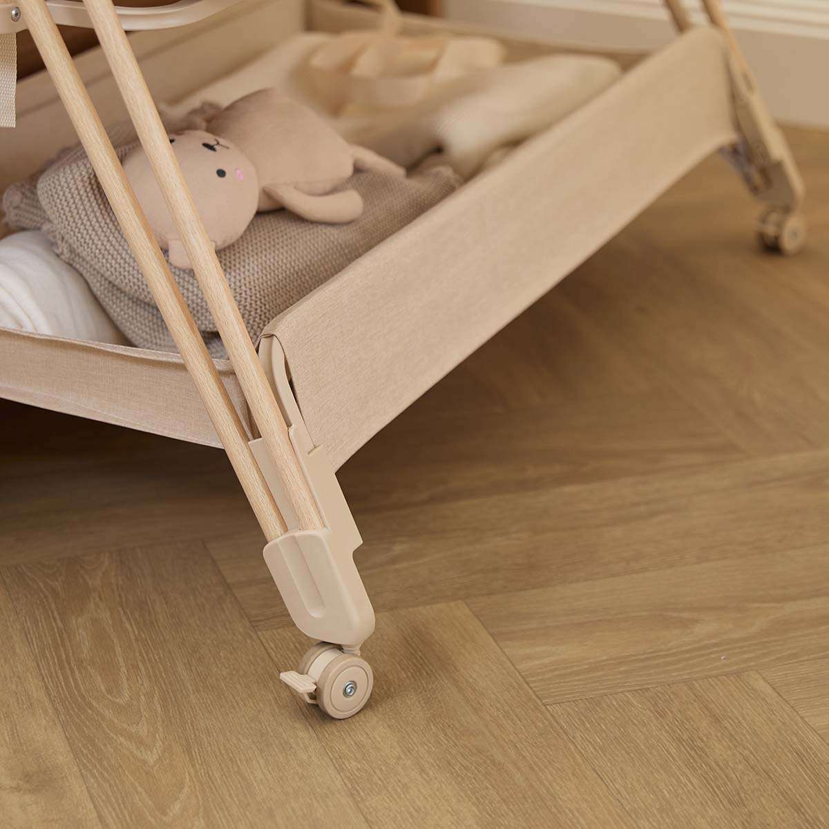 Mocka Dream Swing Co Sleeper Bassinet - Image 10