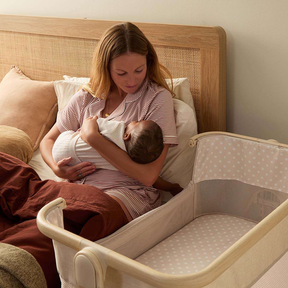 Mocka Dream Swing Co Sleeper Bassinet - Image 5