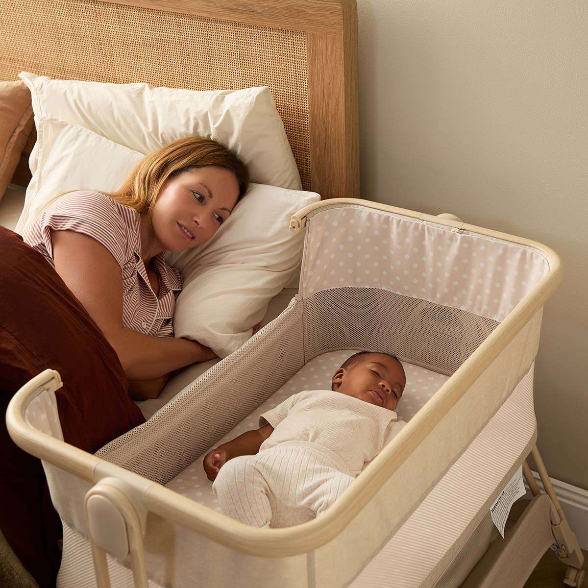 Mocka Dream Swing Co Sleeper Bassinet - Image 9
